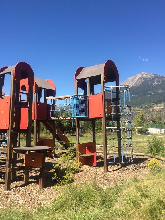 Hotel Camping Les Grillons à Embrun Extérieur photo